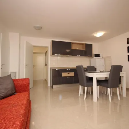 Nettes In Mit Gemeinsamer Terrasse By Interhome Апартаменты *