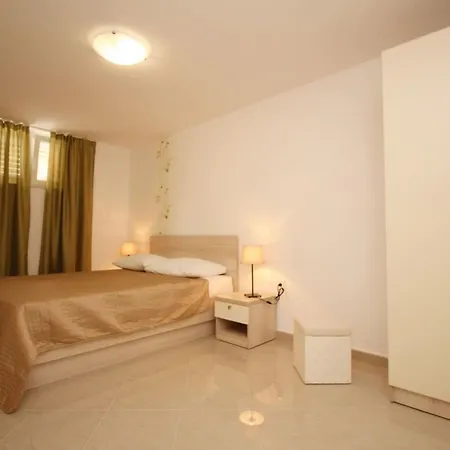 Nettes In Mit Gemeinsamer Terrasse By Interhome Апартаменты *