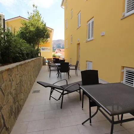 Nettes In Mit Gemeinsamer Terrasse By Interhome