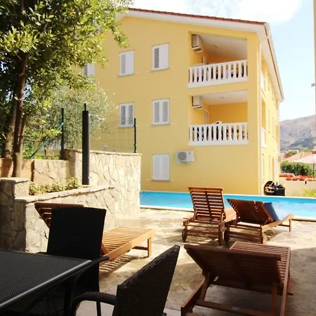 Nettes In Mit Gemeinsamer Terrasse By Interhome Apartament *