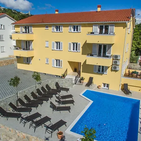 Nettes In Mit Gemeinsamer Terrasse By Interhome *
