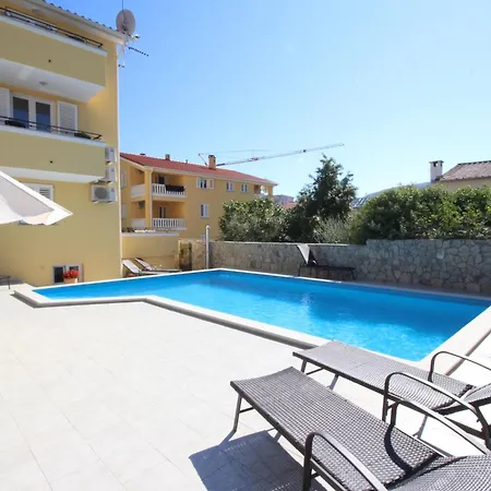 Nettes In Mit Gemeinsamer Terrasse By Interhome Apartman