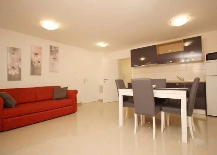 Nettes In Mit Gemeinsamer Terrasse By Interhome Апартаменты