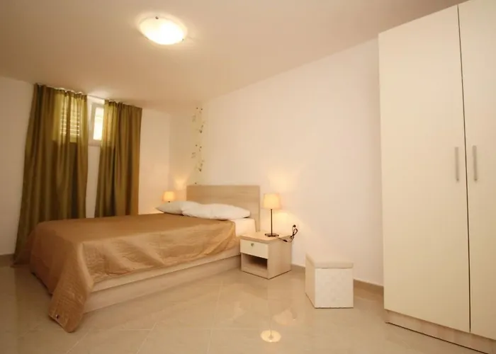 Nettes In Mit Gemeinsamer Terrasse By Interhome Апартаменты *