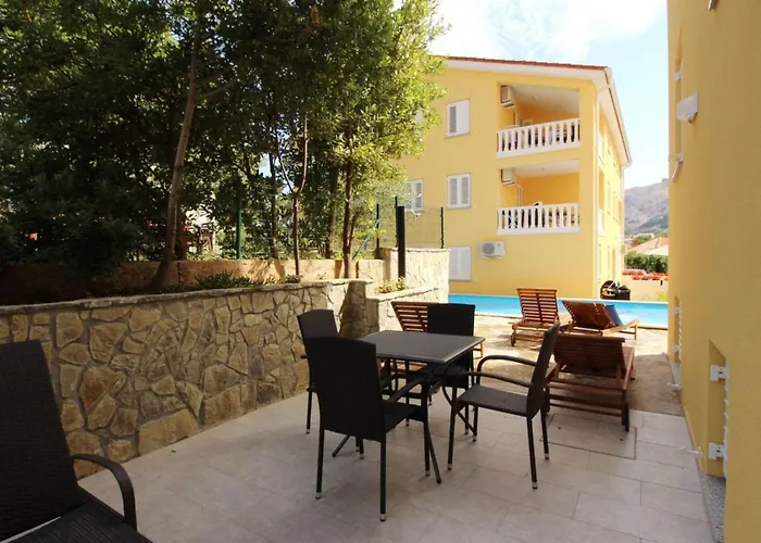 Nettes In Mit Gemeinsamer Terrasse By Interhome *
