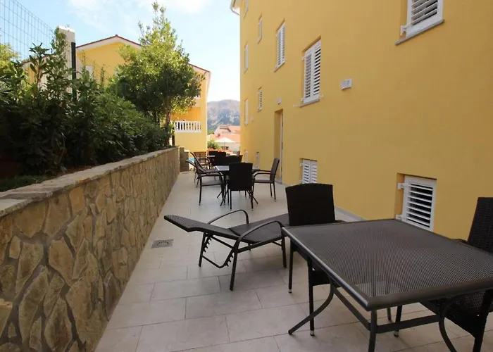 Nettes In Mit Gemeinsamer Terrasse By Interhome