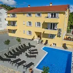 Nettes In Mit Gemeinsamer Terrasse By Interhome *