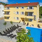 Nettes In Mit Gemeinsamer Terrasse By Interhome باشْكا