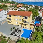 Nettes In Mit Gemeinsamer Terrasse By Interhome شقة باشْكا