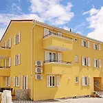 شقة Nettes In Mit Gemeinsamer Terrasse By Interhome باشْكا